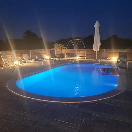 “marko” With Heated Pool! Nin