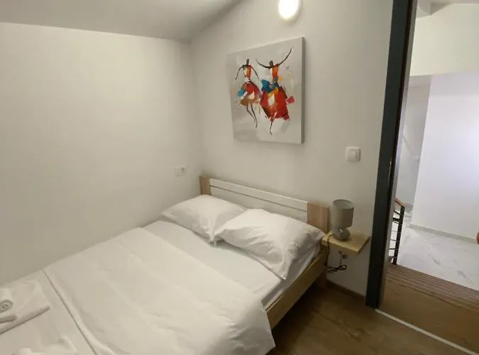 “marko” With Heated Pool! Vila