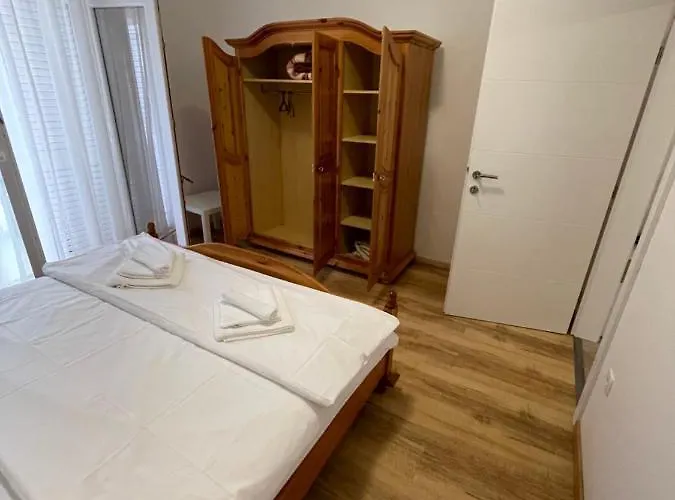 “marko” With Heated Pool!