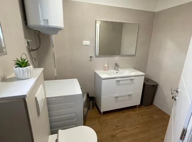 “marko” With Heated Pool! Vila Nin