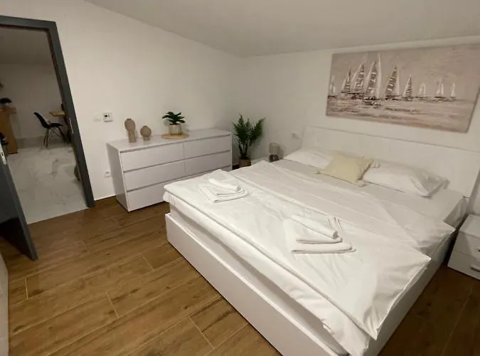 “marko” With Heated Pool!