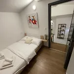 Villa “marko” With Heated Pool! Nin