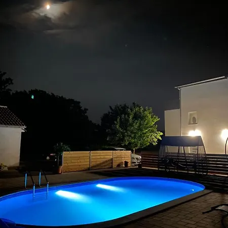 “marko” With Heated Pool! Villa *