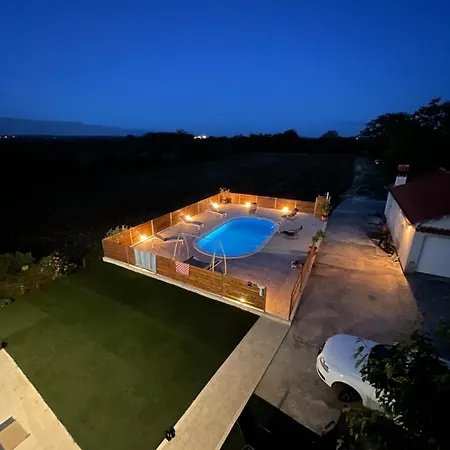 “marko” With Heated Pool! Villa