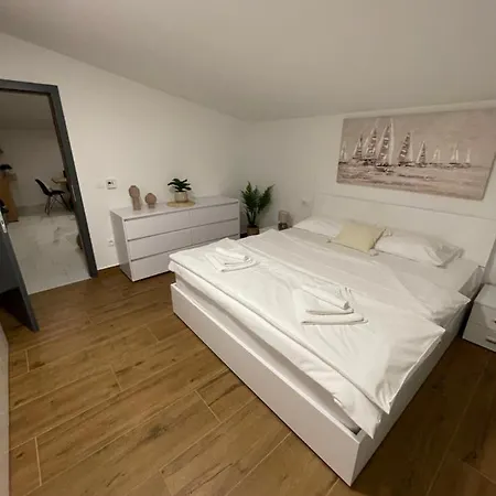 “marko” With Heated Pool!