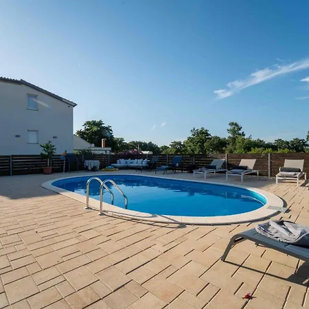 “marko” With Heated Pool! Villa