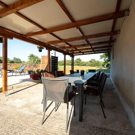 “marko” With Heated Pool! Villa *