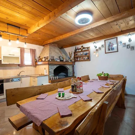Villa “marko” With Heated Pool! Nin