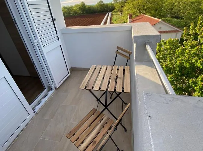 “marko” With Heated Pool!